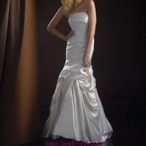 NWT! Allure Bridals # 2257 size # 12 - Picture 1 of 8